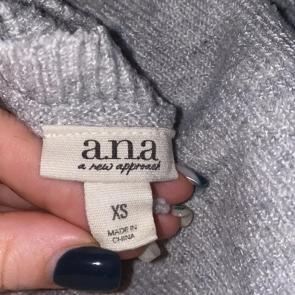 ✨ A.N.A. Colorblock Sweater✨ - Picture 6 of 6